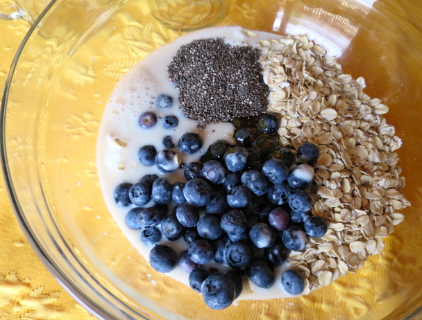 Overnight Oatmeal with Blueberries and Chia Seeds Recipe