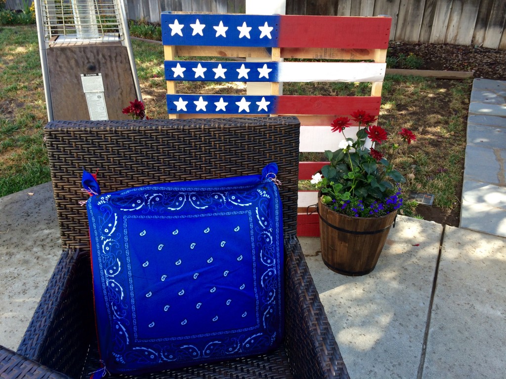 Easy Bandana Pillow Covers for the 4th oh July
