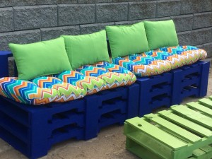 DIY – Backyard Pallet Furniture