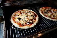BBQ Pizza is so Easy with my Pampered Chef Pizza Pans
